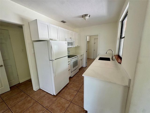 2107 CHIPPAWA PLACE, Sarasota, FL 34234