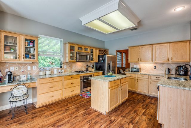 2953 Cheshire Way, Grand Prairie, TX 75052