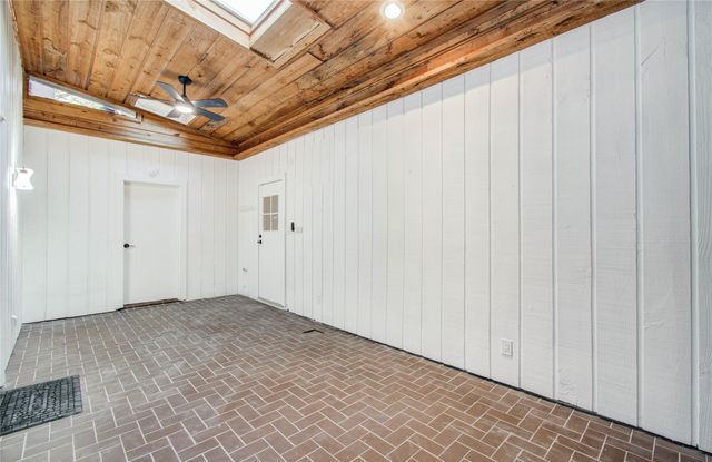 1888 Saxony Lane, Houston, TX 77058