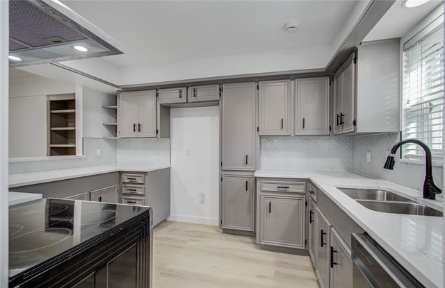 1888 Saxony Lane, Houston, TX 77058
