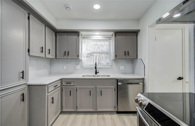 1888 Saxony Lane, Houston, TX 77058