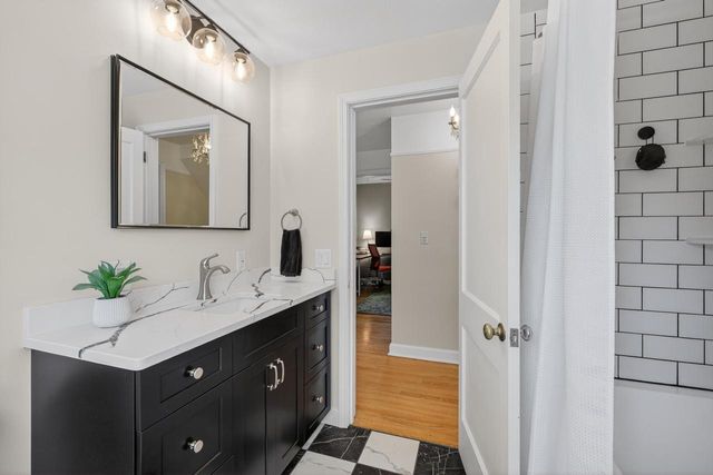 13 Oxford Place, Madison, WI 53704
