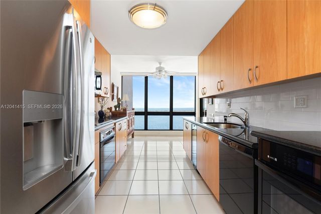 1581 Brickell Ave 903, Miami, FL 33129