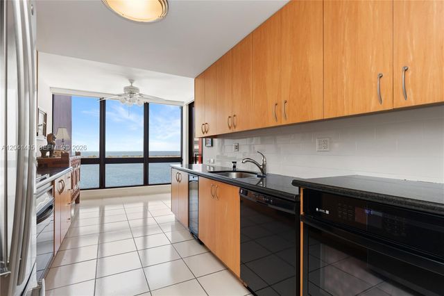 1581 Brickell Ave 903, Miami, FL 33129