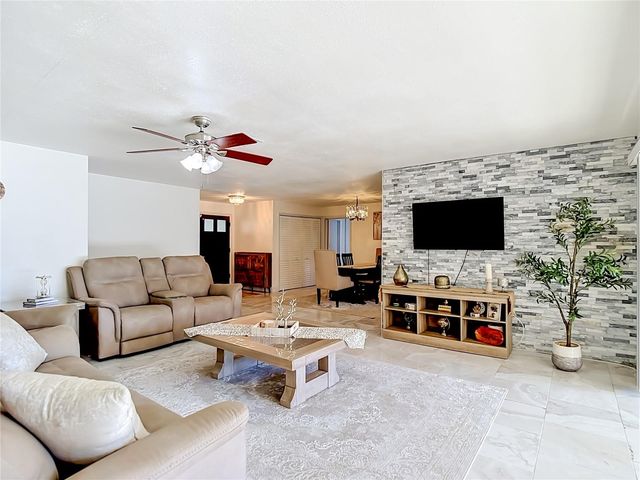 5126 ROLLING HILLS COURT, Tampa, FL 33617