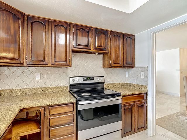 5126 ROLLING HILLS COURT, Tampa, FL 33617