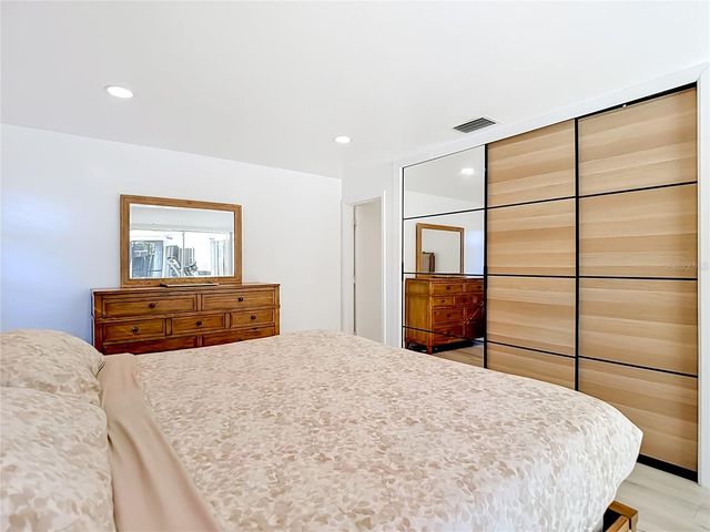5126 ROLLING HILLS COURT, Tampa, FL 33617