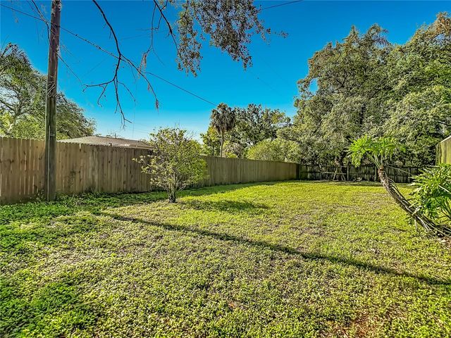 5126 ROLLING HILLS COURT, Tampa, FL 33617