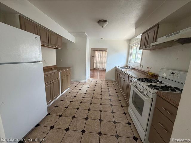 29 W Rutgers Avenue, Pontiac, MI 48340