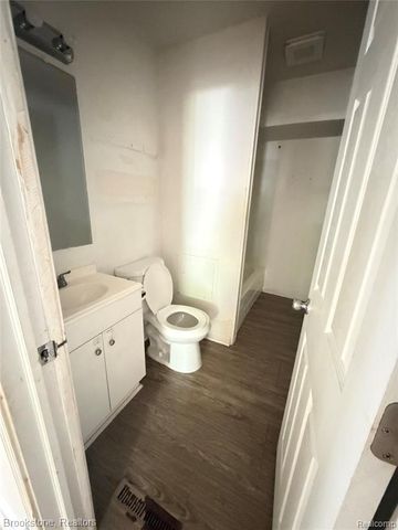 29 W Rutgers Avenue, Pontiac, MI 48340
