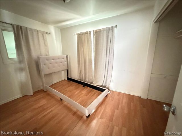 29 W Rutgers Avenue, Pontiac, MI 48340