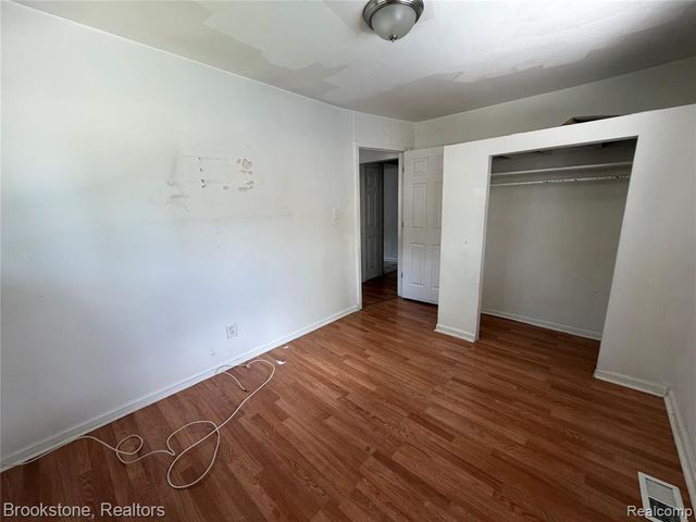 29 W Rutgers Avenue, Pontiac, MI 48340