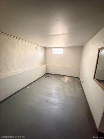 29 W Rutgers Avenue, Pontiac, MI 48340