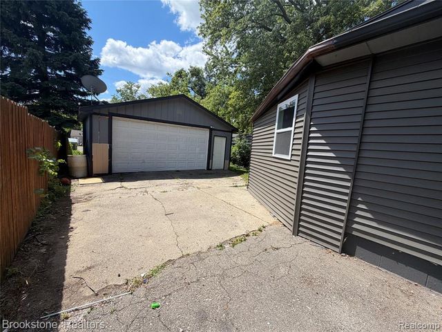 29 W Rutgers Avenue, Pontiac, MI 48340