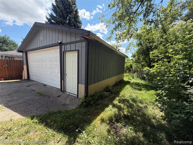 29 W Rutgers Avenue, Pontiac, MI 48340