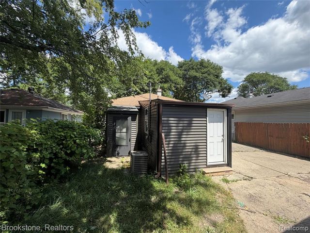 29 W Rutgers Avenue, Pontiac, MI 48340