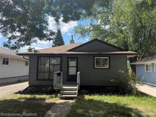 29 W Rutgers Avenue, Pontiac, MI 48340