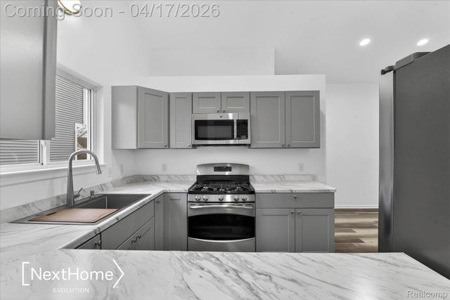 321 Oxford Court, Belleville, MI 48111