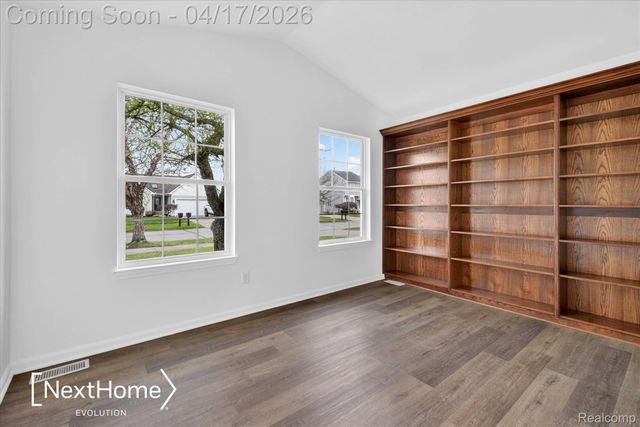 321 Oxford Court, Belleville, MI 48111