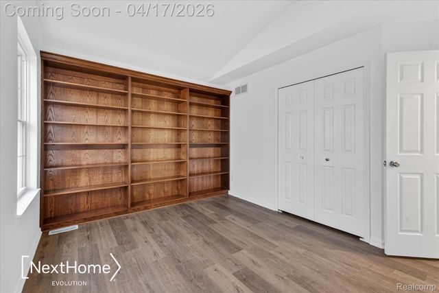 321 Oxford Court, Belleville, MI 48111