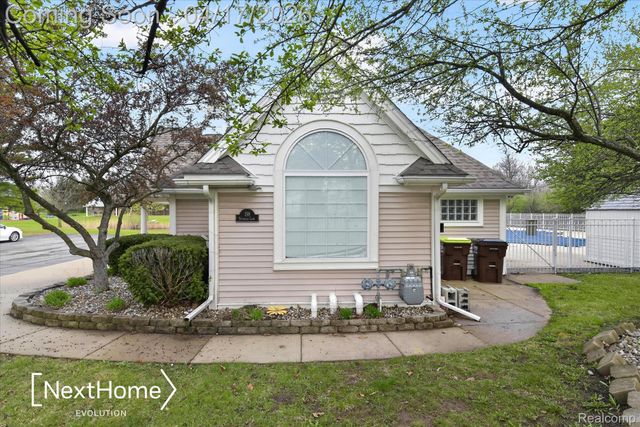 321 Oxford Court, Belleville, MI 48111