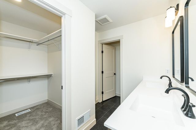 3435 Stonehedge Drive NE, Rochester, MN 55906