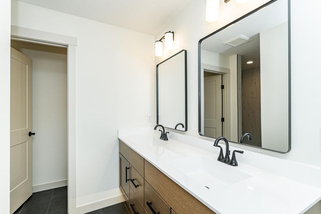 3435 Stonehedge Drive NE, Rochester, MN 55906