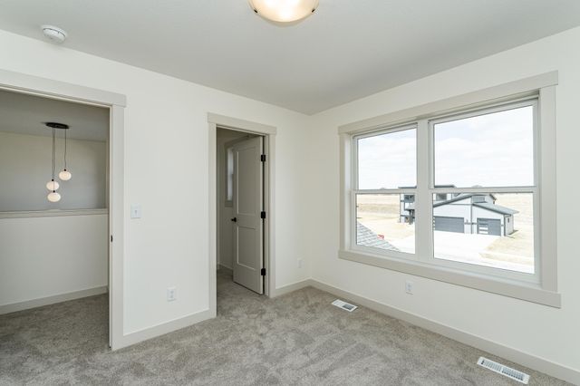 3435 Stonehedge Drive NE, Rochester, MN 55906