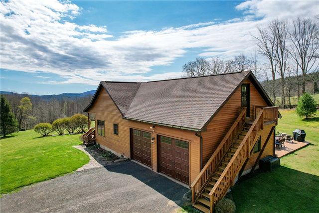 95 Tab Rd, Middletown, NY 12455