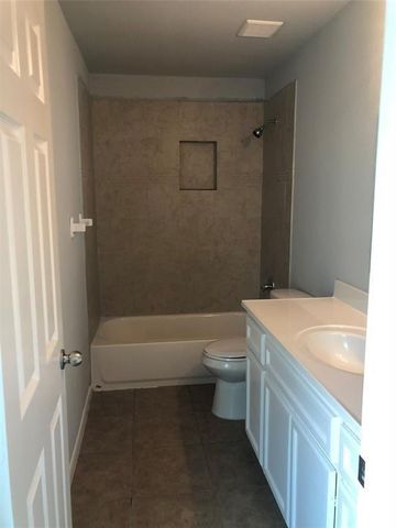 319 Kansas Street, Bacliff, TX 77518