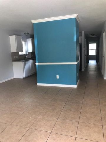 319 Kansas Street, Bacliff, TX 77518