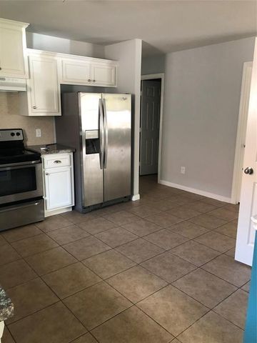319 Kansas Street, Bacliff, TX 77518
