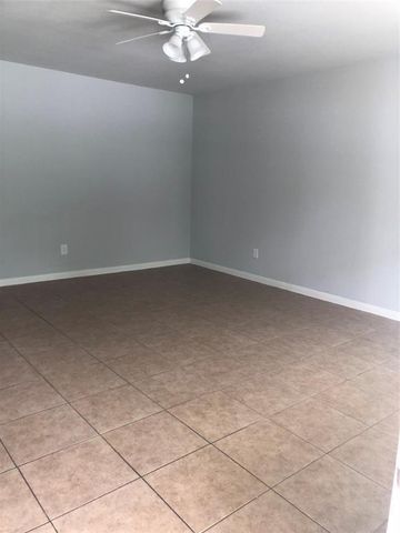 319 Kansas Street, Bacliff, TX 77518
