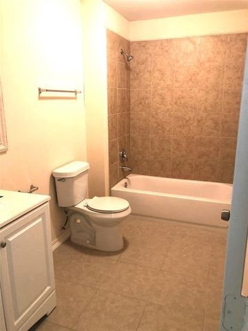 319 Kansas Street, Bacliff, TX 77518