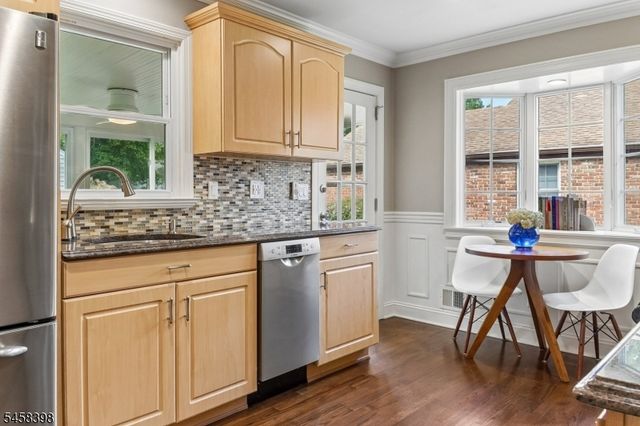 9 Greenfield Ave, Summit City, NJ 07901