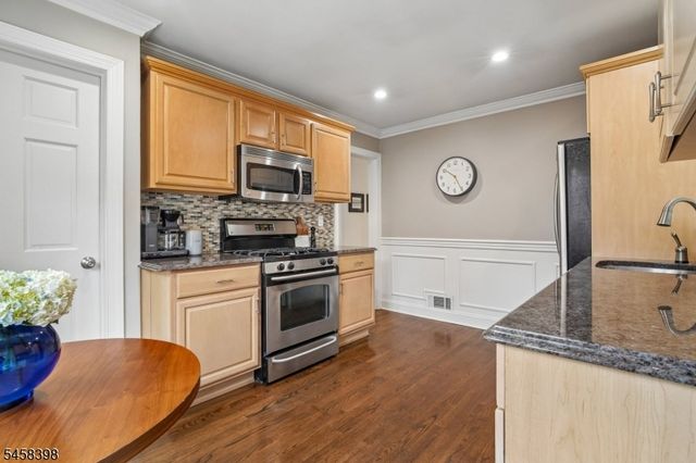 9 Greenfield Ave, Summit City, NJ 07901
