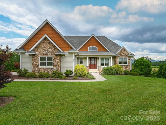 383 Ridgeview Hill Drive, Hendersonville, NC 28791