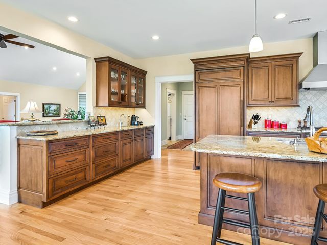 383 Ridgeview Hill Drive, Hendersonville, NC 28791