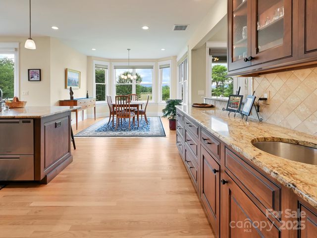 383 Ridgeview Hill Drive, Hendersonville, NC 28791