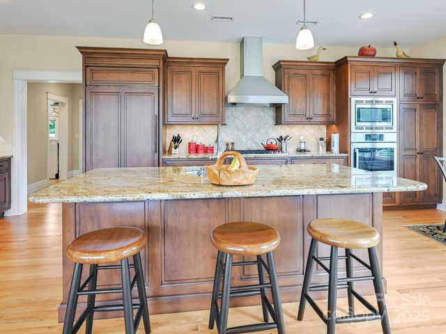 383 Ridgeview Hill Drive, Hendersonville, NC 28791