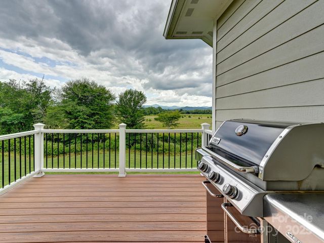 383 Ridgeview Hill Drive, Hendersonville, NC 28791