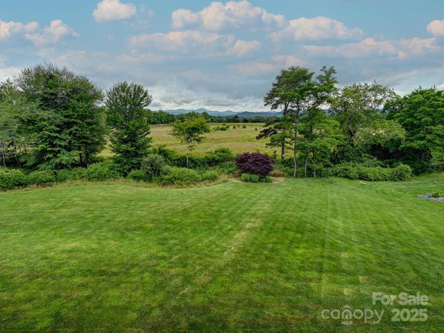383 Ridgeview Hill Drive, Hendersonville, NC 28791