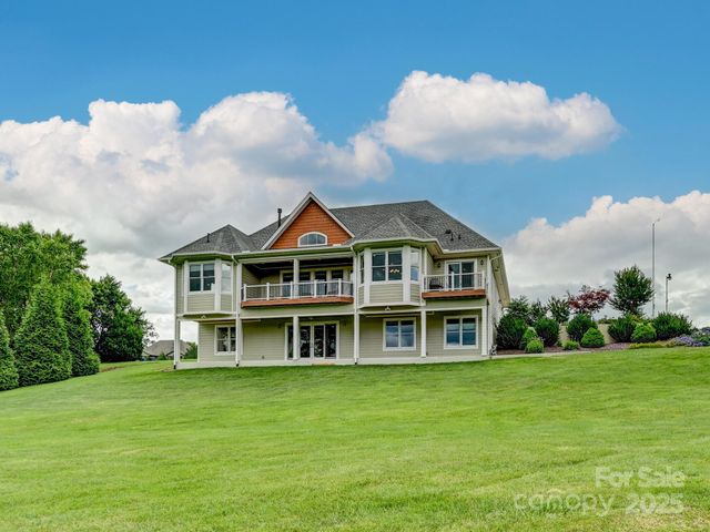 383 Ridgeview Hill Drive, Hendersonville, NC 28791