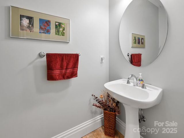 383 Ridgeview Hill Drive, Hendersonville, NC 28791