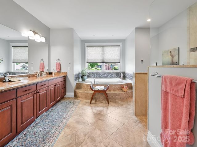 383 Ridgeview Hill Drive, Hendersonville, NC 28791
