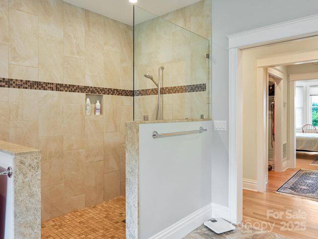 383 Ridgeview Hill Drive, Hendersonville, NC 28791