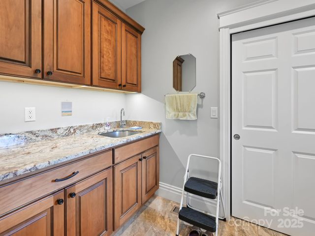 383 Ridgeview Hill Drive, Hendersonville, NC 28791
