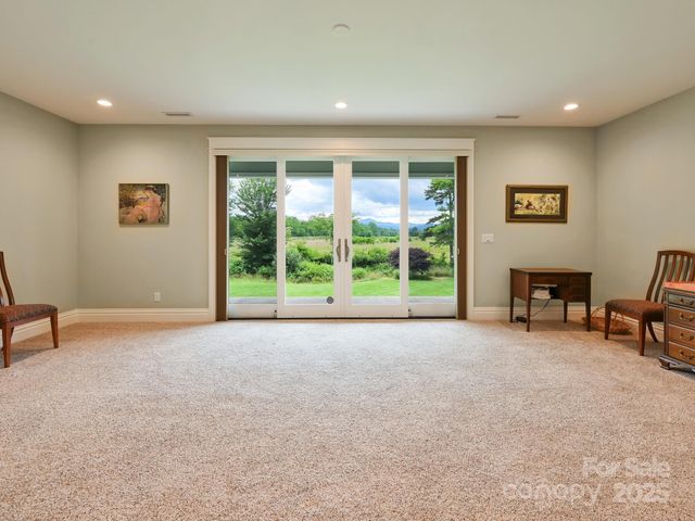 383 Ridgeview Hill Drive, Hendersonville, NC 28791