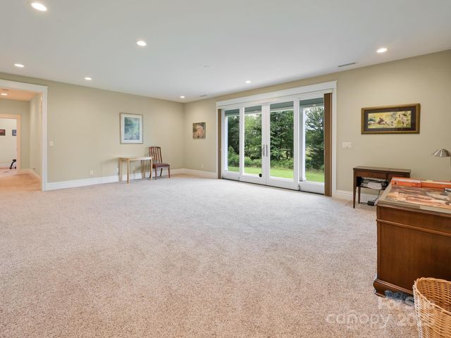 383 Ridgeview Hill Drive, Hendersonville, NC 28791