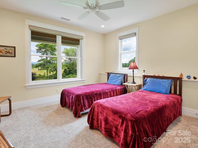 383 Ridgeview Hill Drive, Hendersonville, NC 28791